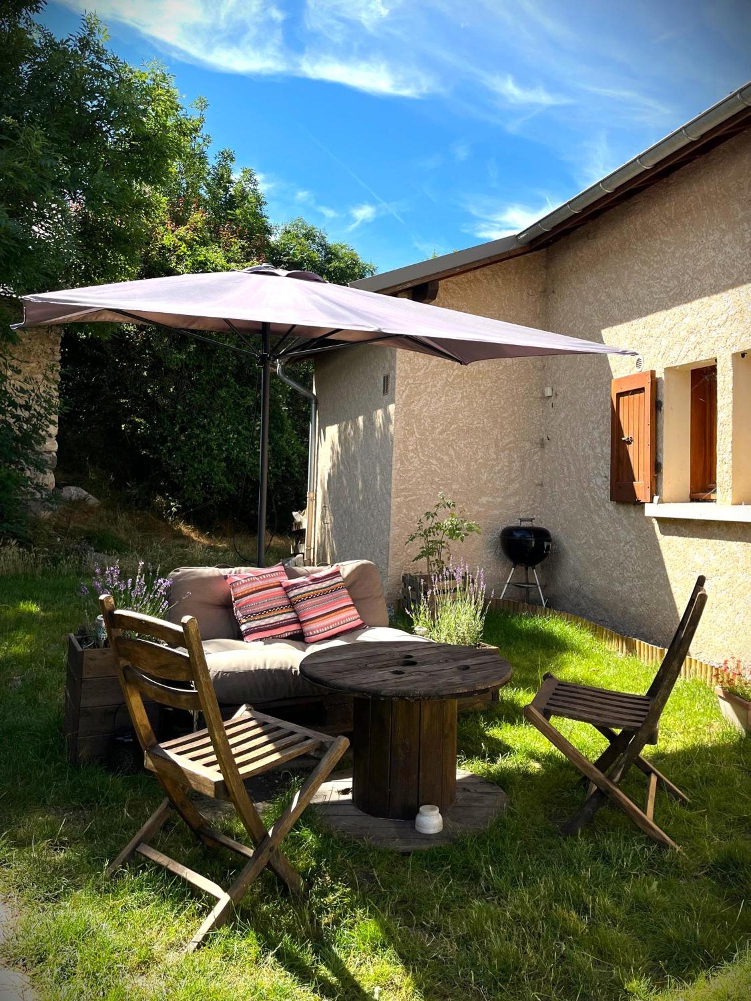 شقة Cozy Mini House With Beautiful Views Eygliers المظهر الخارجي الصورة