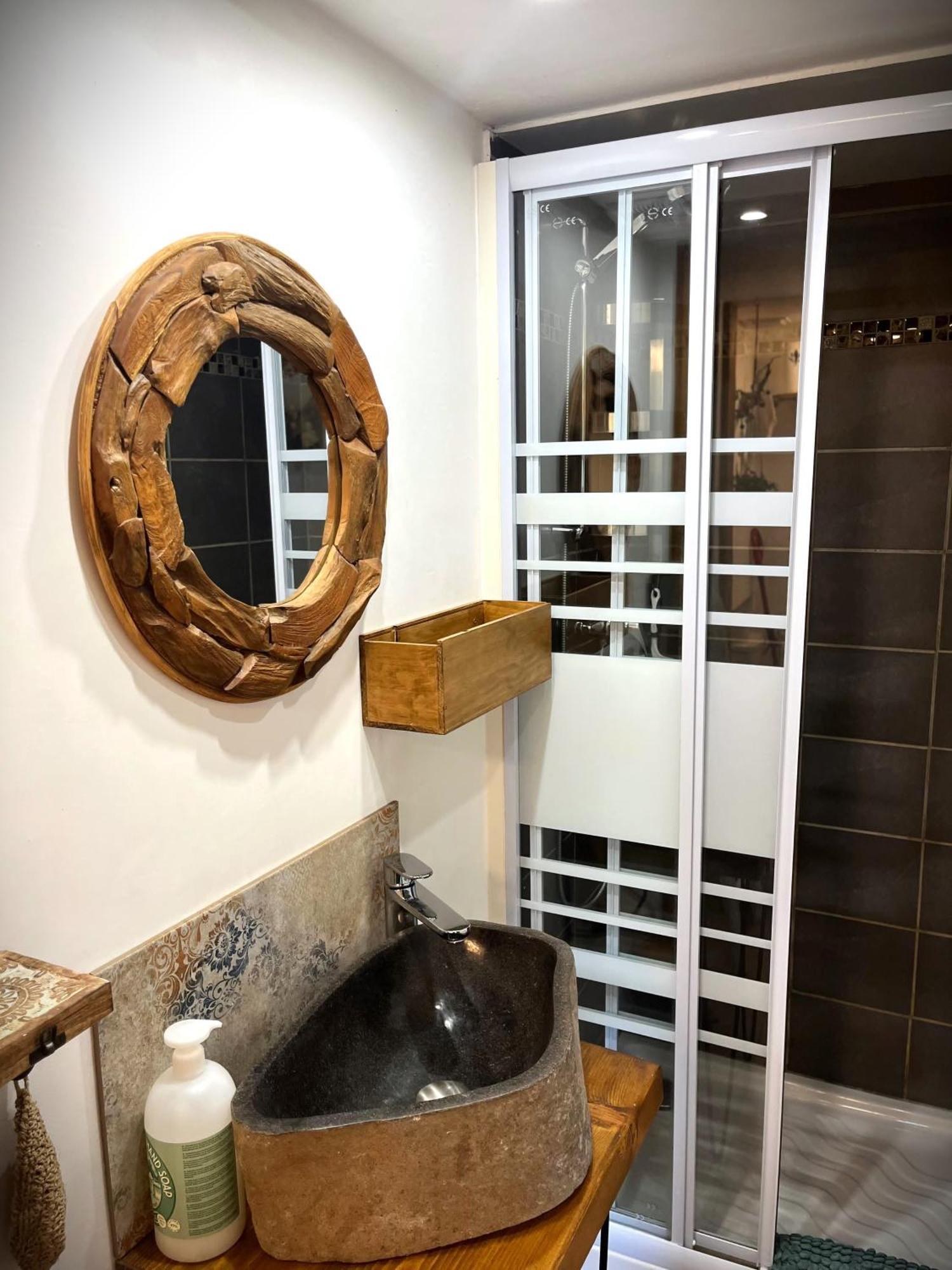 شقة Cozy Mini House With Beautiful Views Eygliers المظهر الخارجي الصورة